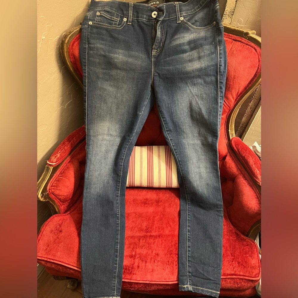NWOT* torrid bombshell skinny jeans